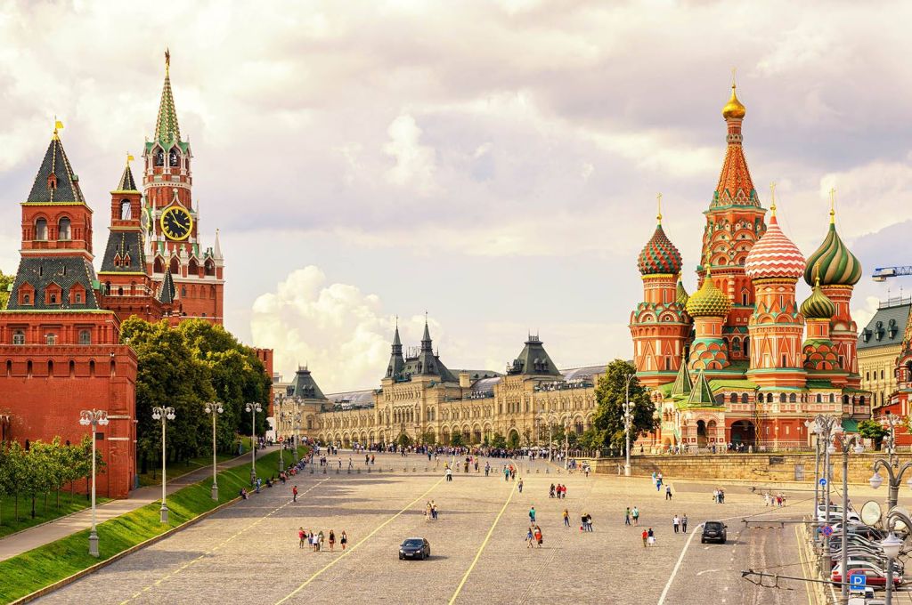russia-moscow-kremlin-and-cathedral